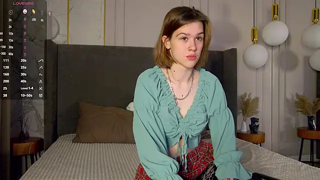 Snapshot of LoraPuffs chatting on November 17, 2025, 4:46 pm LoraPuffs online show from November 17, 2025, 4:46 pm