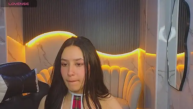 Aleja05 b online show from November 12, 2025, 1:28 am