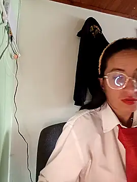 Snapshot of Valentina--1 chatting on October 27, 2025, 3:38 pm Valentina--1 online show from October 27, 2025, 3:38 pm