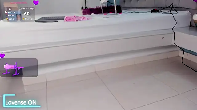 Luna Raay online show from March 20, 2026, 6:24 pm