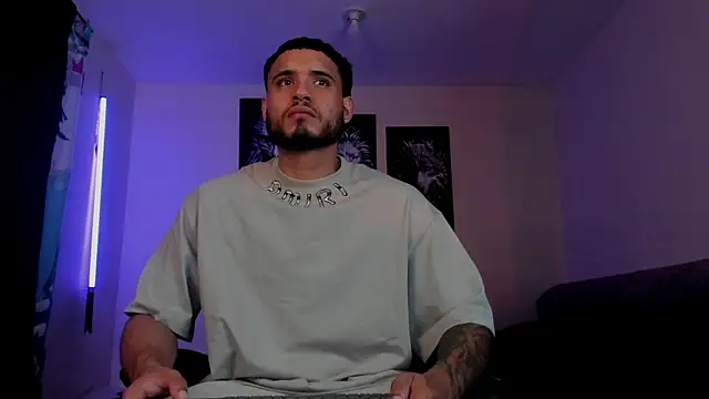 Snapshot of AUSTINN_TORRES chatting on January 6, 2026, 12:25 am AUSTINN TORRES online show from January 6, 2026, 12:25 am