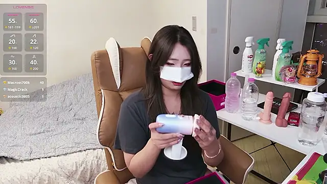 Milk Sola online show from November 20, 2025, 1:11 pm