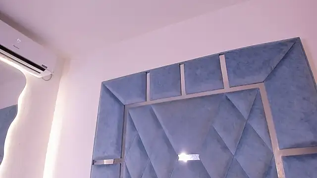 esmeraldaasm online show from November 18, 2025, 12:31 pm