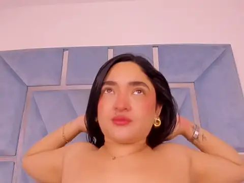 esmeraldaasm online show from November 20, 2025, 12:27 pm