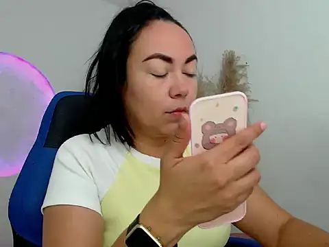 Yadis hot online show from November 15, 2025, 9:00 pm