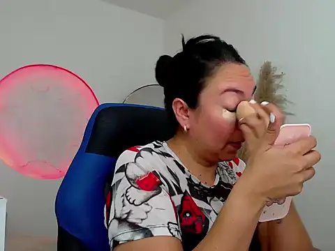 Yadis hot online show from November 18, 2025, 8:46 pm