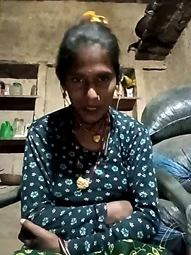 QRANSEXI online show from November 18, 2025, 9:52 pm