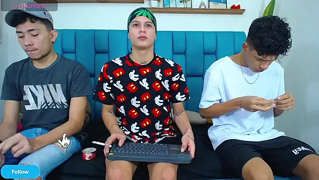 Hot Boys Latinos X online show from April 18, 2026, 5:06 pm