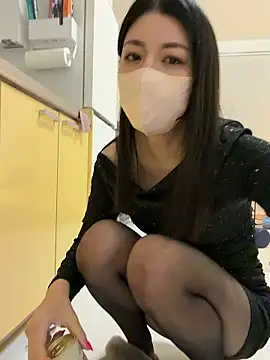 akimix xoxo online show from April 10, 2026, 6:01 pm