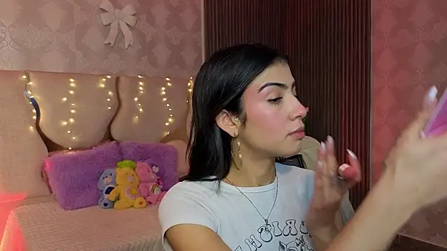 MAIILY TAY online show from March 4, 2026, 12:33 pm