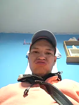 Ojitosbrrr online show from November 4, 2025, 1:21 pm