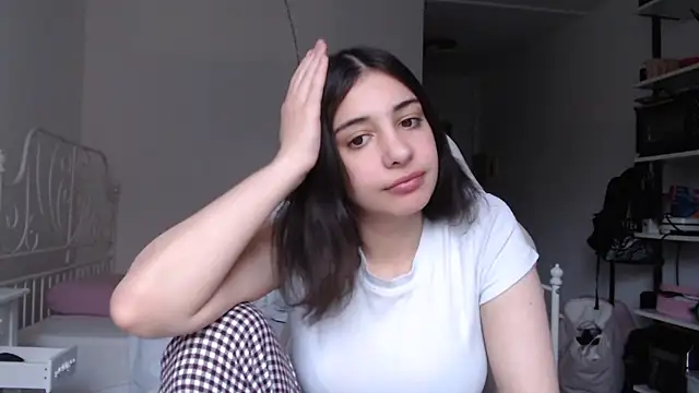 bellefleurrr online show from April 19, 2026, 6:10 pm