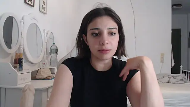 Snapshot of bellefleurrr chatting on July 1, 2026, 7:57 pm bellefleurrr online show from July 1, 2026, 7:57 pm