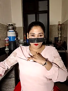 Heena-143 online show from April 23, 2026, 5:04 pm