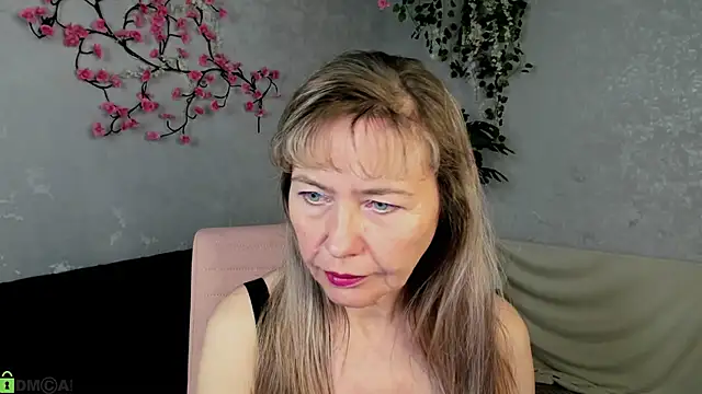 Carla Vogue online show from November 10, 2025, 4:00 am