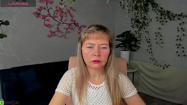 Carla Vogue online show from November 16, 2025, 3:01 am