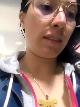 eva delight  online show from December 2, 2025, 11:04 am