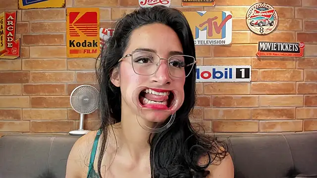 foxy sharlotte online show from April 18, 2026, 7:07 pm