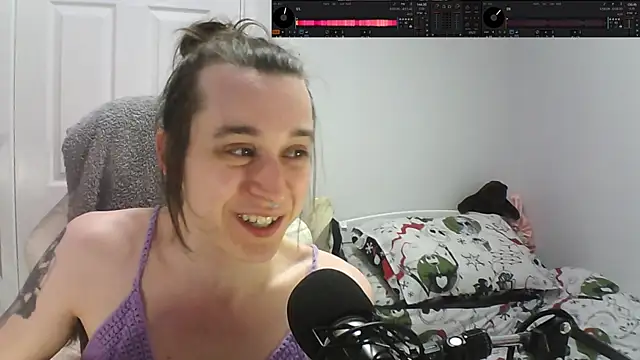 Snapshot of AdonisBlossoms chatting on May 21, 2026, 10:50 pm AdonisBlossoms online show from May 21, 2026, 10:50 pm