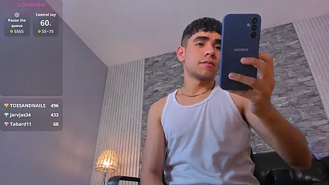 zack joness18 online show from November 13, 2025, 5:28 am