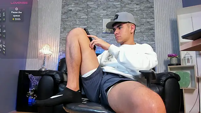 zack joness18 online show from March 26, 2026, 5:46 am