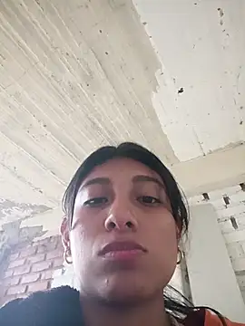 YeseniaRodriguez3 online show from November 4, 2025, 9:03 pm