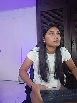 YeseniaRodriguez3 online show from May 29, 2026, 12:36 pm