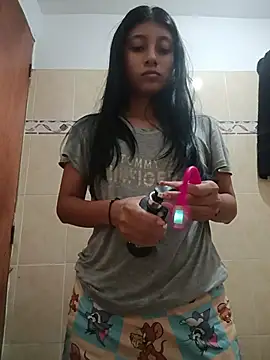 YeseniaRodriguez3 online show from July 10, 2026, 2:16 am
