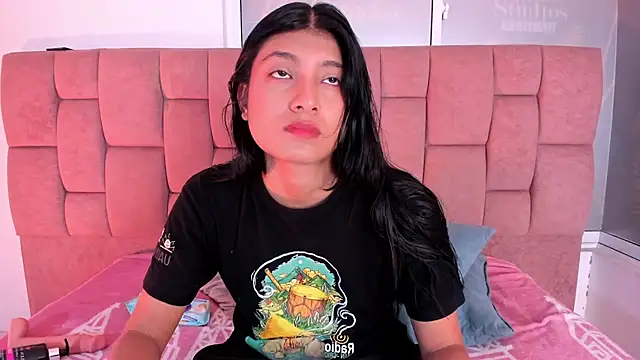 YeseniaRodriguez3 online show from July 12, 2026, 12:51 pm
