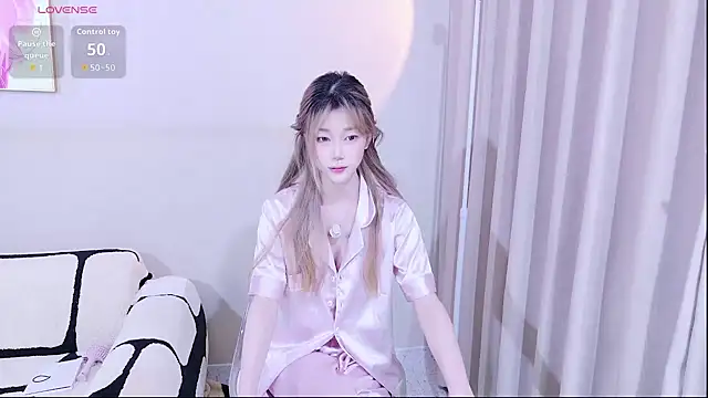 Snapshot of xiaoxi---n chatting on November 12, 2025, 9:42 am xiaoxi---n online show from November 12, 2025, 9:42 am