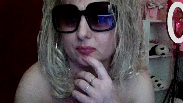 xHot Amazonq online show from February 14, 2026, 12:51 am