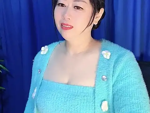 yaoyao22678 online show from November 30, 2025, 2:26 am