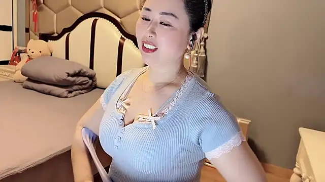 yaoyao22678 online show from April 8, 2026, 12:43 am