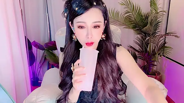 Vv123668 online show from November 17, 2025, 1:39 pm