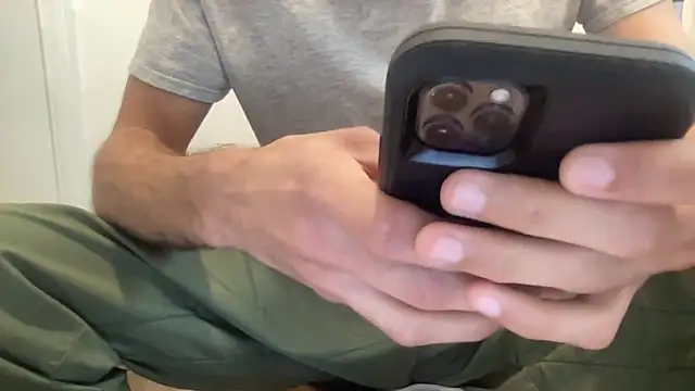 Snapshot of 10ThickInches chatting on October 27, 2025, 3:05 pm 10ThickInches online show from October 27, 2025, 3:05 pm