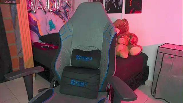 Tiler wolker online show from April 21, 2026, 2:51 am