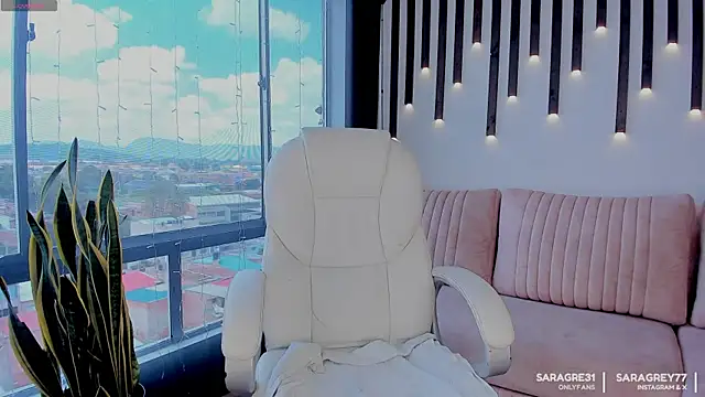 saragrey77 online show from December 17, 2025, 4:02 pm