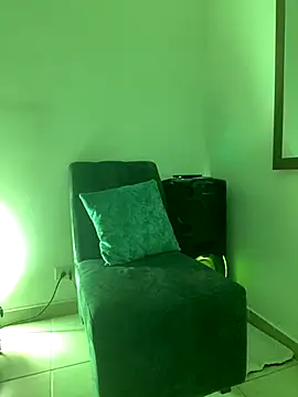 Snapshot of Chikihot69 chatting on October 28, 2025, 3:21 am Chikihot69 online show from October 28, 2025, 3:21 am