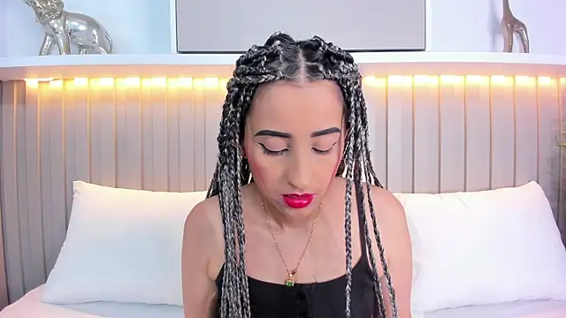 violett rabbit  online show from November 13, 2025, 7:46 pm