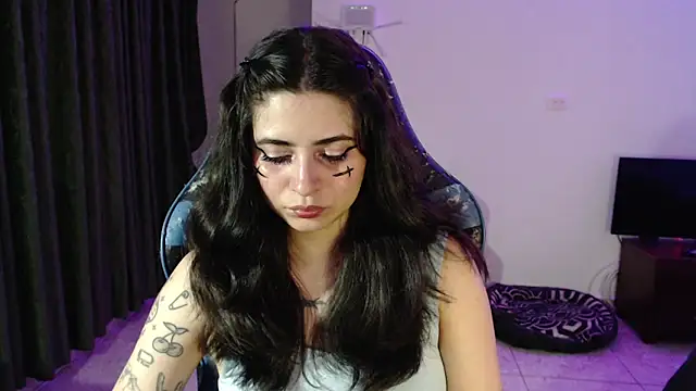 Snapshot of Annagoth_ chatting on June 23, 2026, 1:58 am Annagoth online show from June 23, 2026, 1:58 am