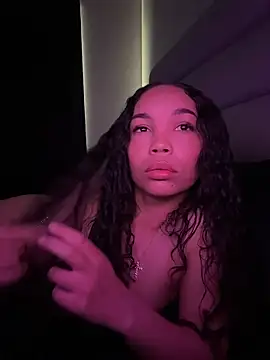 nikkiloveee online show from February 5, 2026, 9:41 pm