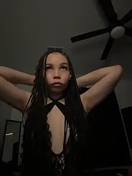 nikkiloveee online show from June 14, 2026, 2:46 am
