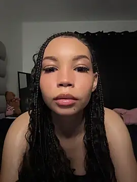 nikkiloveee online show from June 15, 2026, 7:43 am