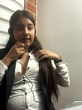 Au-rora online show from December 3, 2025, 3:36 am