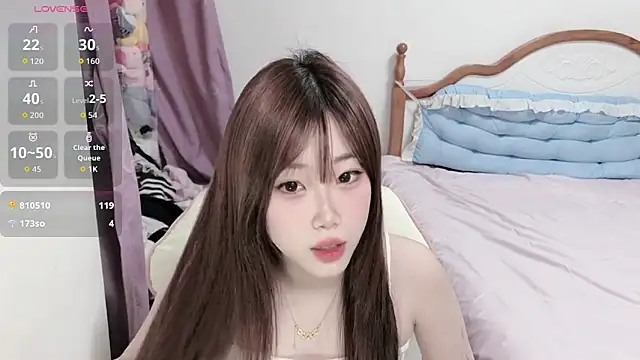 Snapshot of Vivian-88 chatting on November 7, 2025, 1:55 pm Vivian-88 online show from November 7, 2025, 1:55 pm