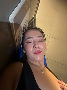 Hannahpradaa  online show from November 6, 2025, 12:33 am