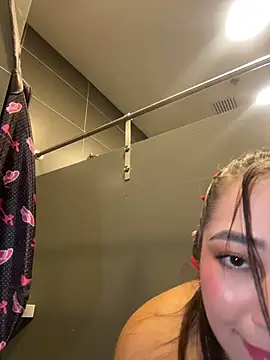 Hannahpradaa  online show from November 13, 2025, 12:09 am