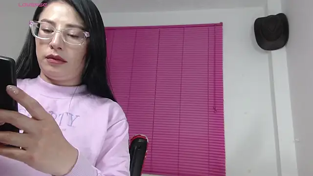 Emma Hotkiss online show from April 14, 2026, 11:22 pm