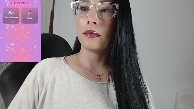 Snapshot of Emma_Hotkiss chatting on July 16, 2026, 1:33 am Emma Hotkiss online show from July 16, 2026, 1:33 am