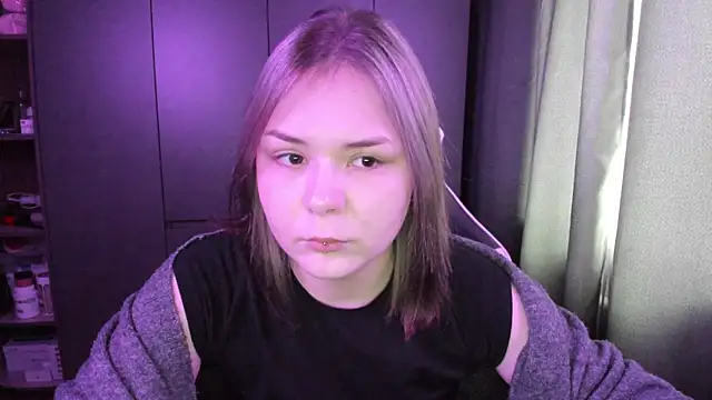 sophia lix online show from December 22, 2025, 6:21 am